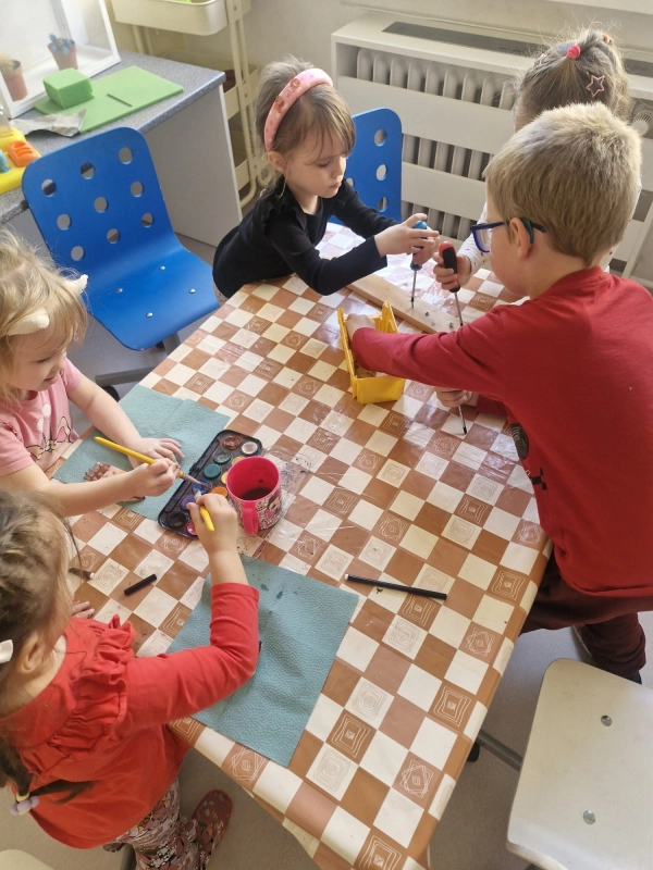 Medvídci v polytechnické dílně 