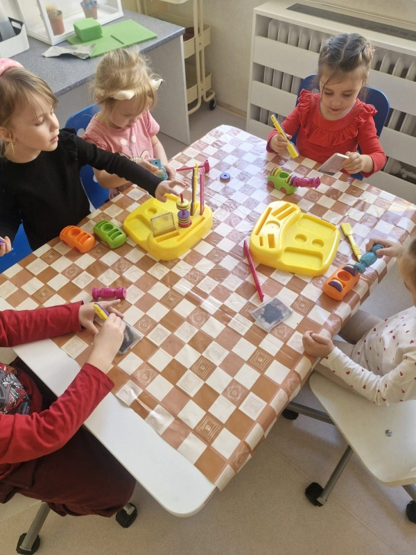 Medvídci v polytechnické dílně 