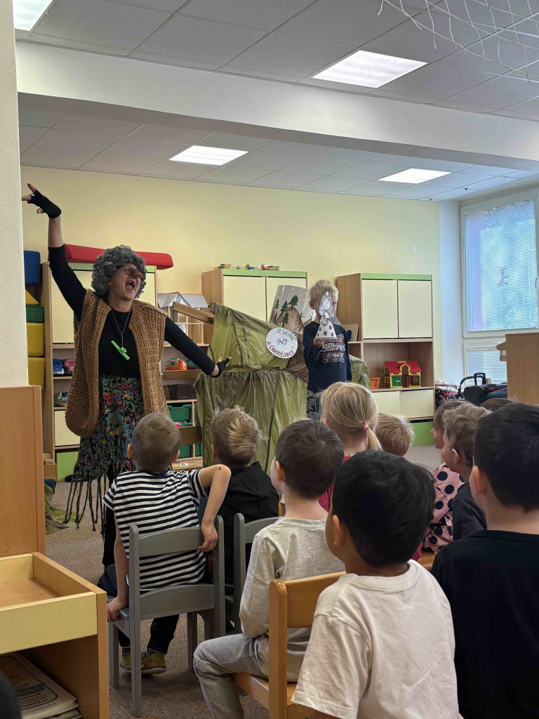 Divadlo ,,Zazvonil zvonec a je tady pohádka"