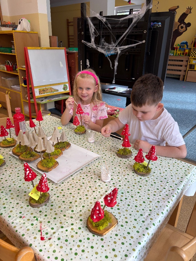 Medvídci v keramické dílně 