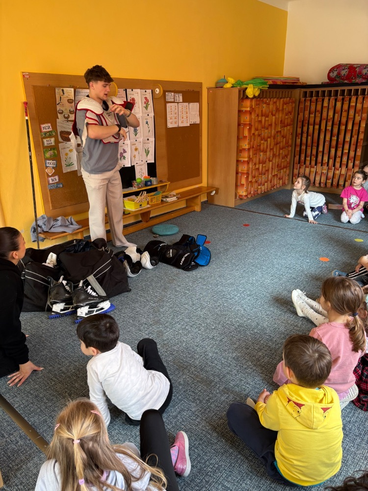 Téma povolání-porodní asistentka, hokejista, hudebníci 