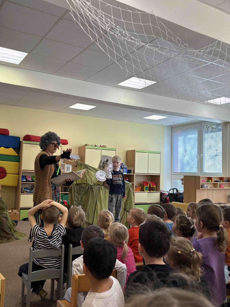 Divadlo ,,Zazvonil zvonec a je tady pohádka"