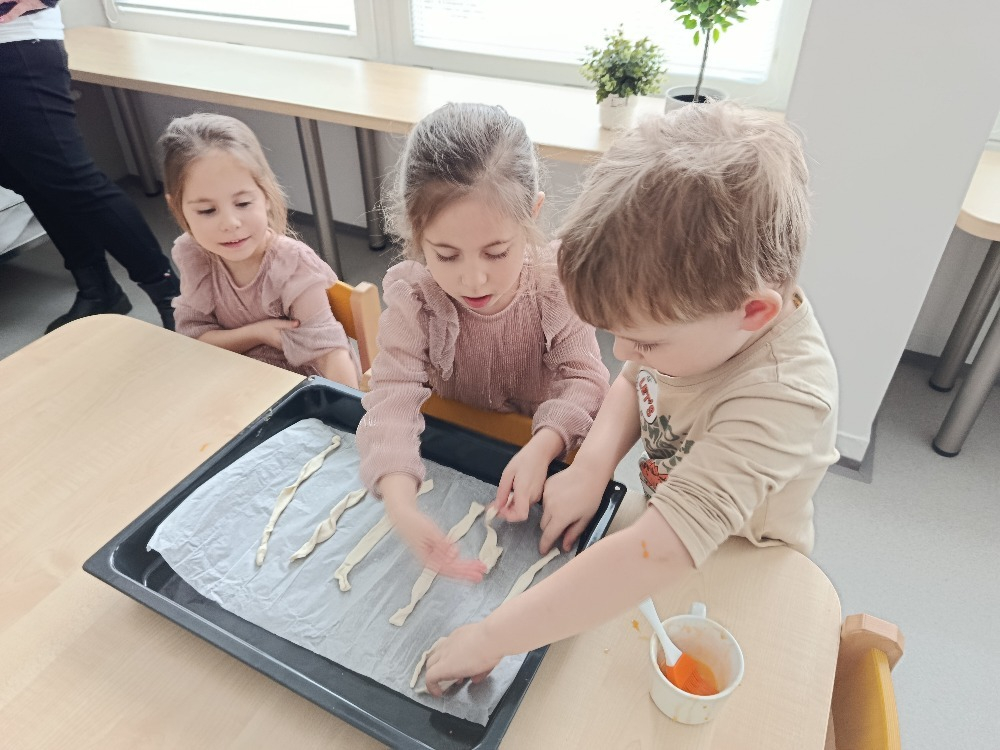 Kuřátka v kuchyňce