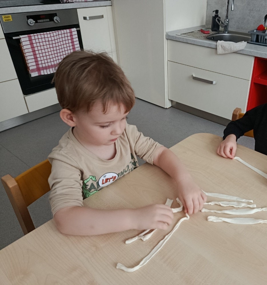 Kuřátka v kuchyňce