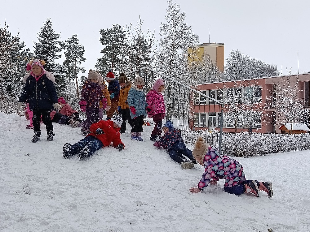 Dovádění na zahradě