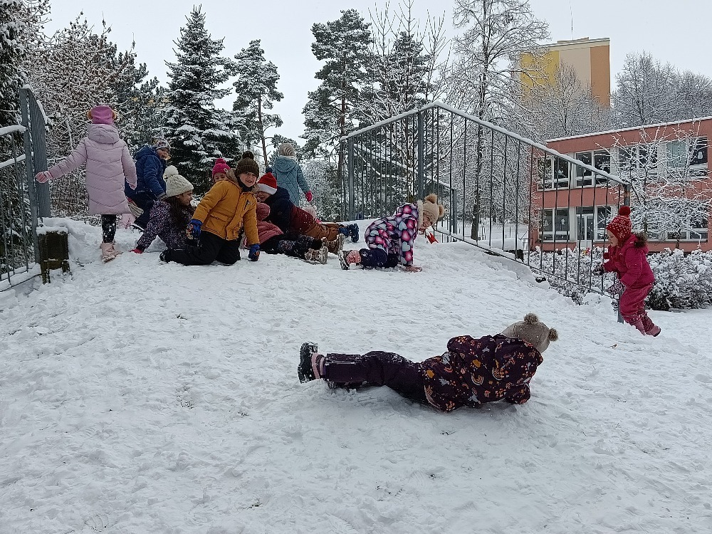 Dovádění na zahradě