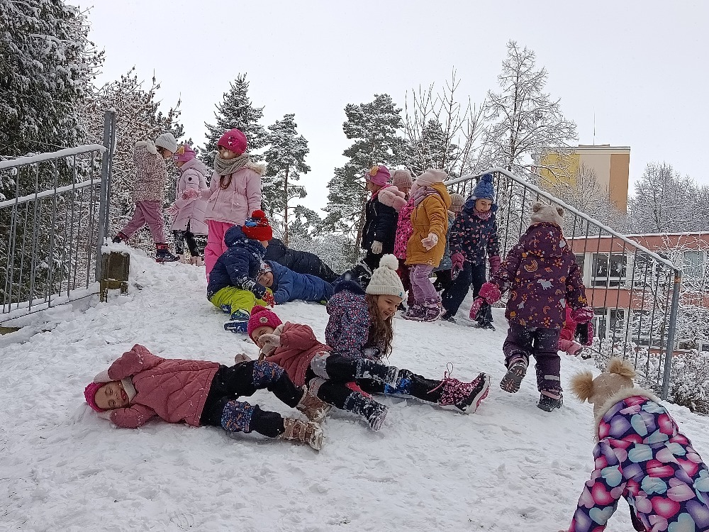 Dovádění na zahradě