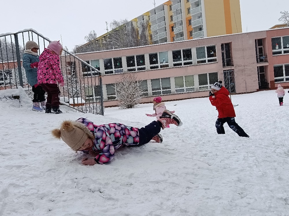 Dovádění na zahradě