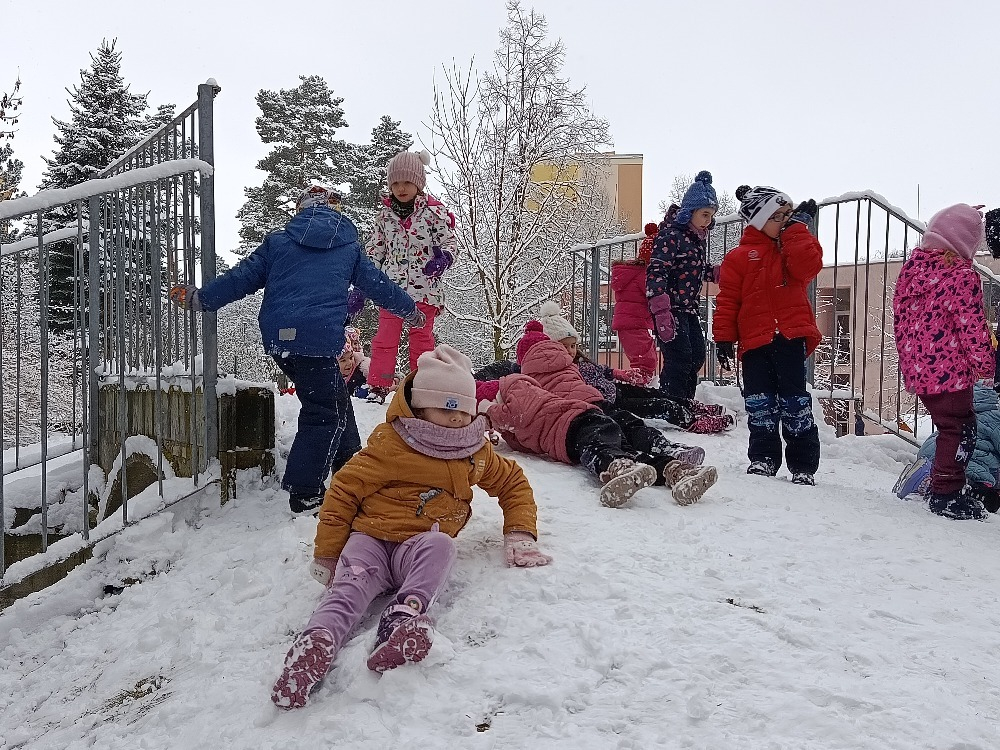 Dovádění na zahradě