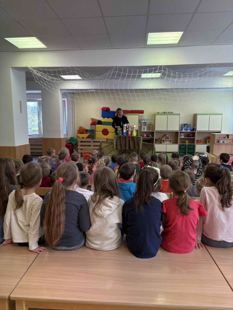 Divadlo ,,Zazvonil zvonec a je tady pohádka"