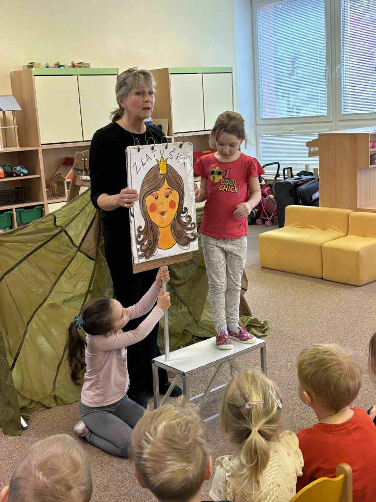 Divadlo ,,Zazvonil zvonec a je tady pohádka"