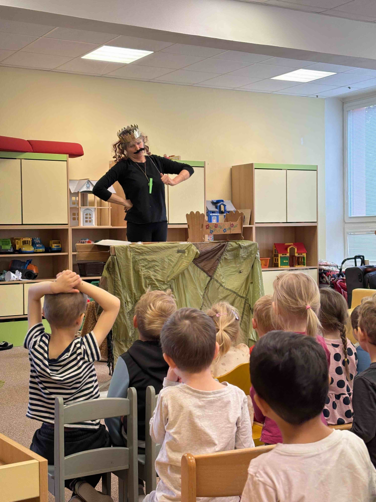 Divadlo ,,Zazvonil zvonec a je tady pohádka"