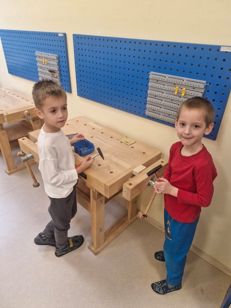 Medvídci v polytechnické dílně