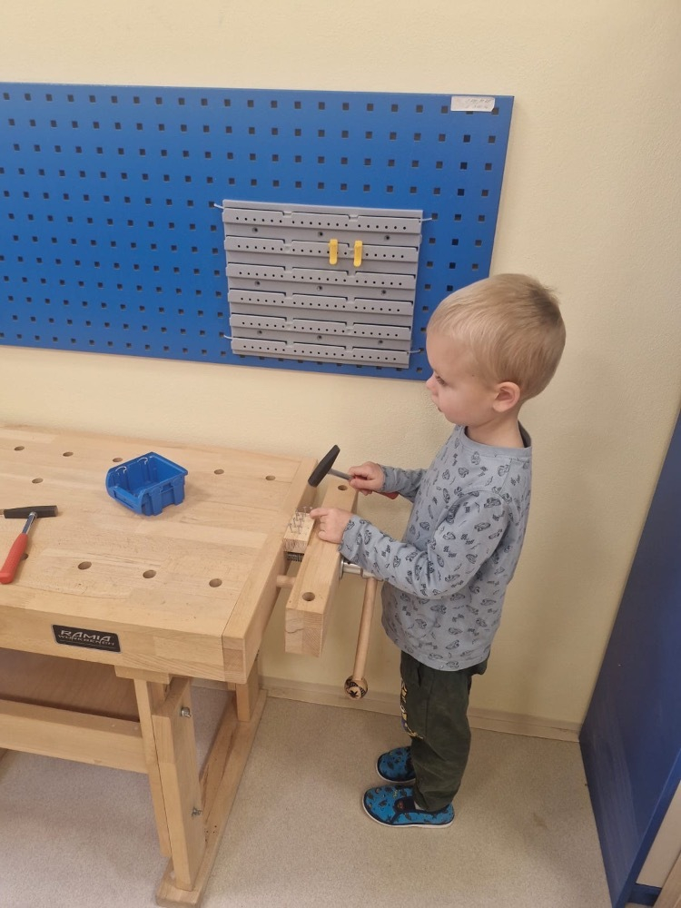 Medvídci v polytechnické dílně