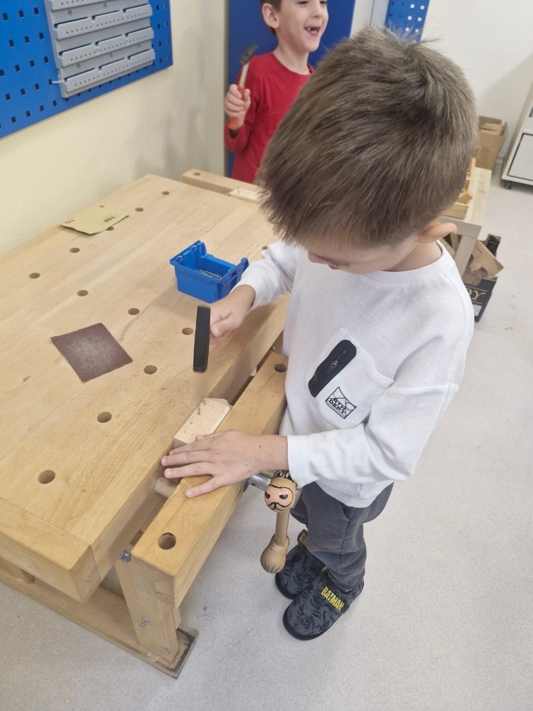 Medvídci v polytechnické dílně